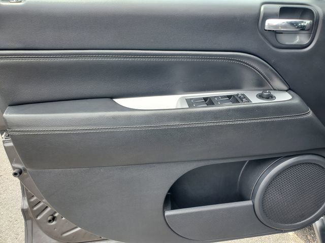 Used 2016 Jeep Compass High Altitude image 12