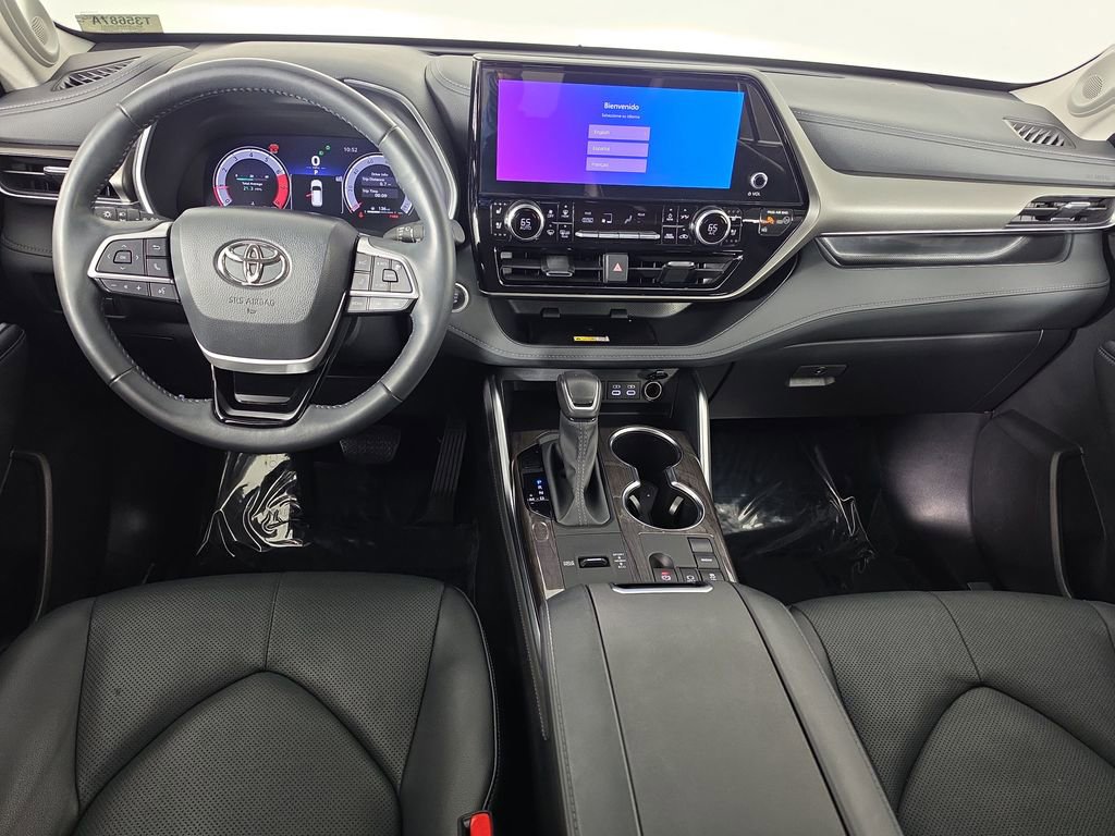 Used 2024 Toyota Highlander Limited FWD image 25