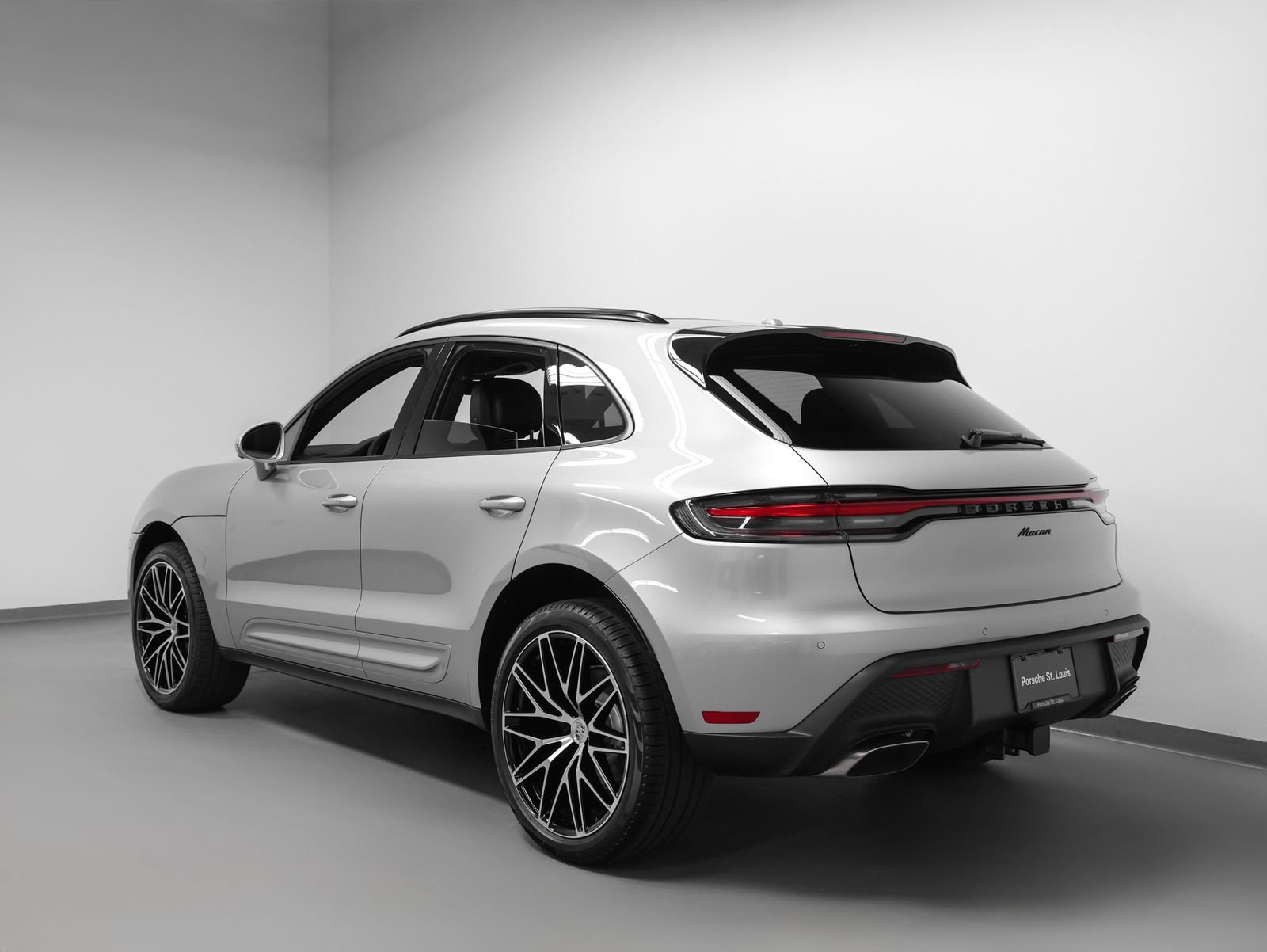 New 2026 Porsche Macan AWD/4WD image 3