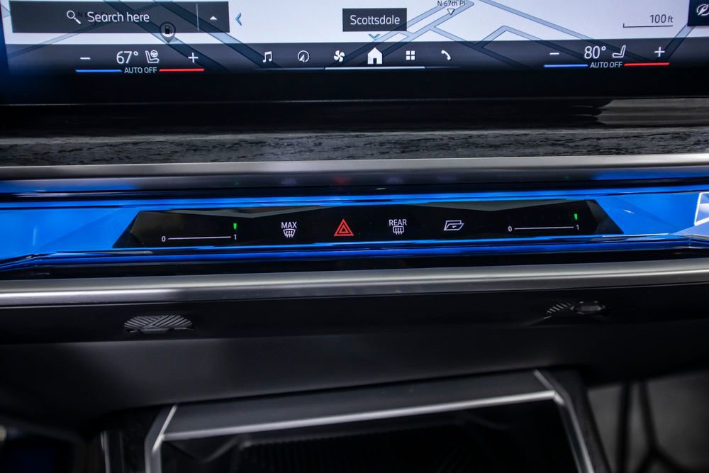 Used 2025 BMW 740i w/ Premium Package RWD image 31