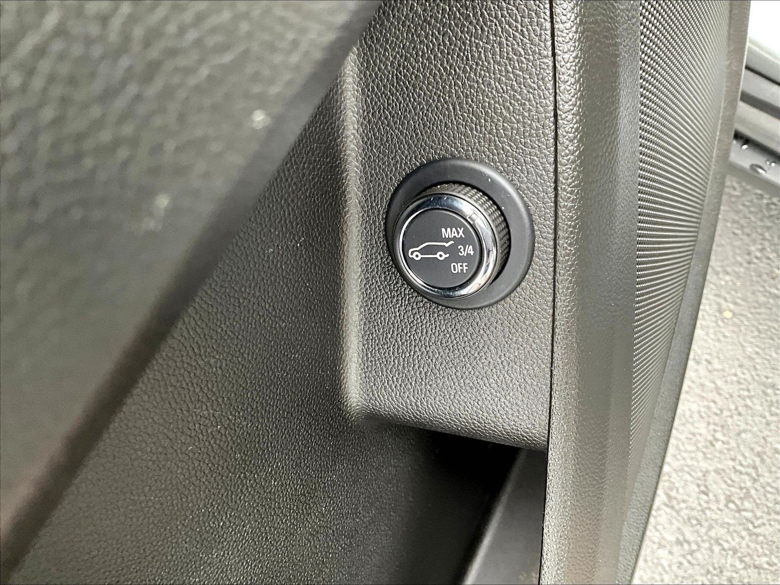 Used 2023 Chevrolet Traverse LT FWD image 35