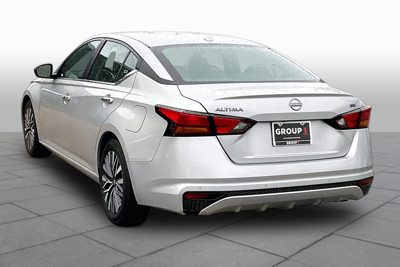 Used 2024 Nissan Altima 2.5 SV FWD image 12