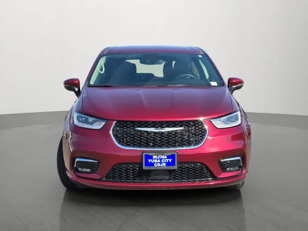 Used 2023 Chrysler Pacifica Touring-L FWD image 2
