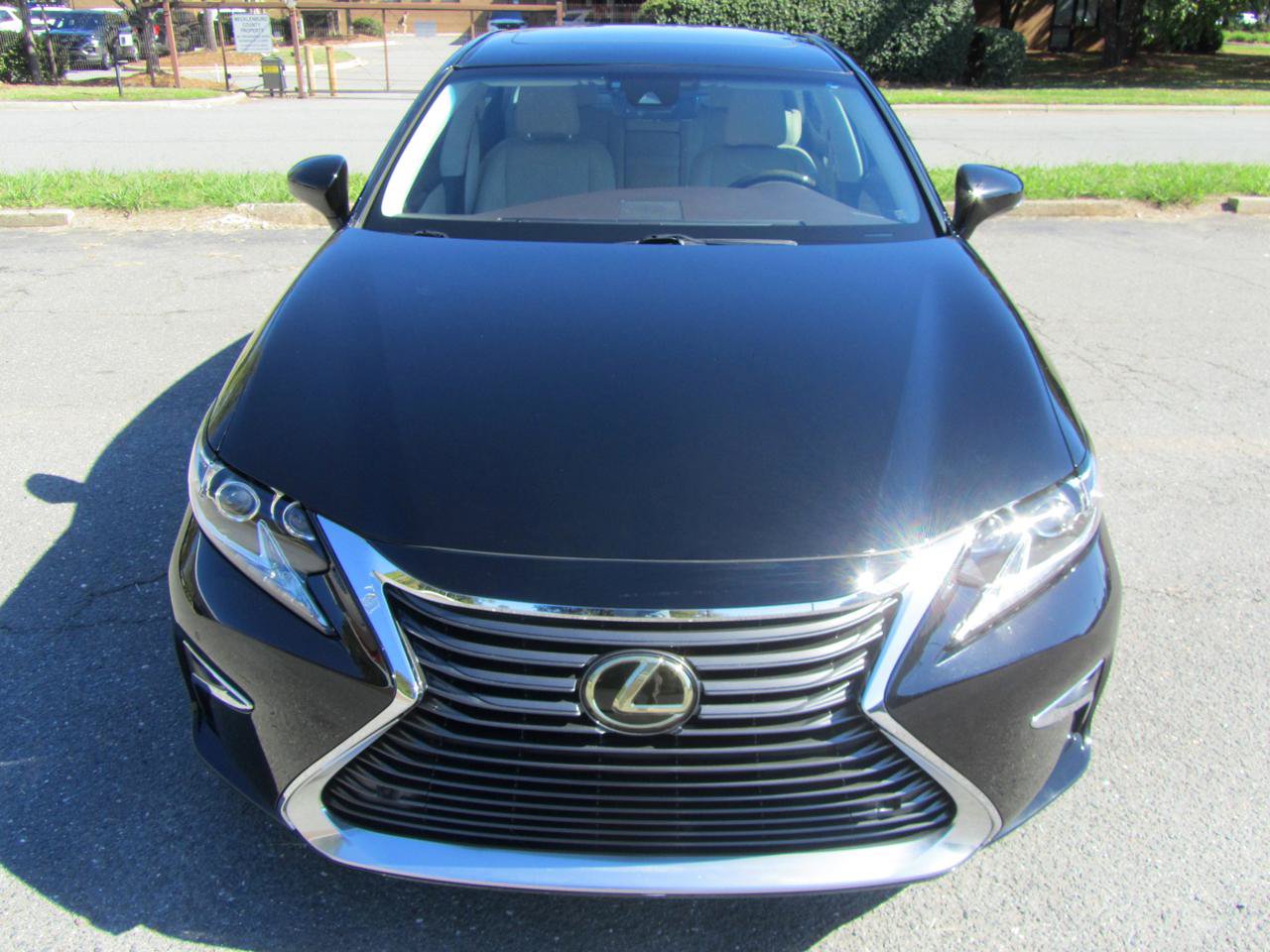 Used 2016 Lexus ES 350 w/ Luxury Pkg & Navigation w/ Luxury Package w/Wood Trim FWD image 5