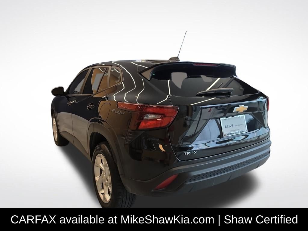 Used 2025 Chevrolet Trax LS w/ LS Convenience Package FWD image 4