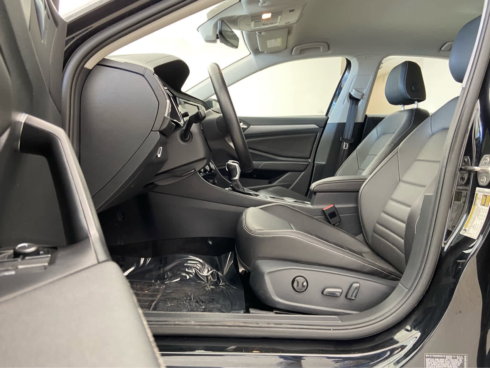 Used 2024 Volkswagen Jetta SE image 12