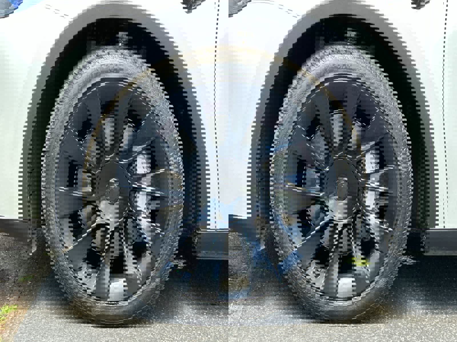 Used 2024 Tesla Model Y Long Range image 29