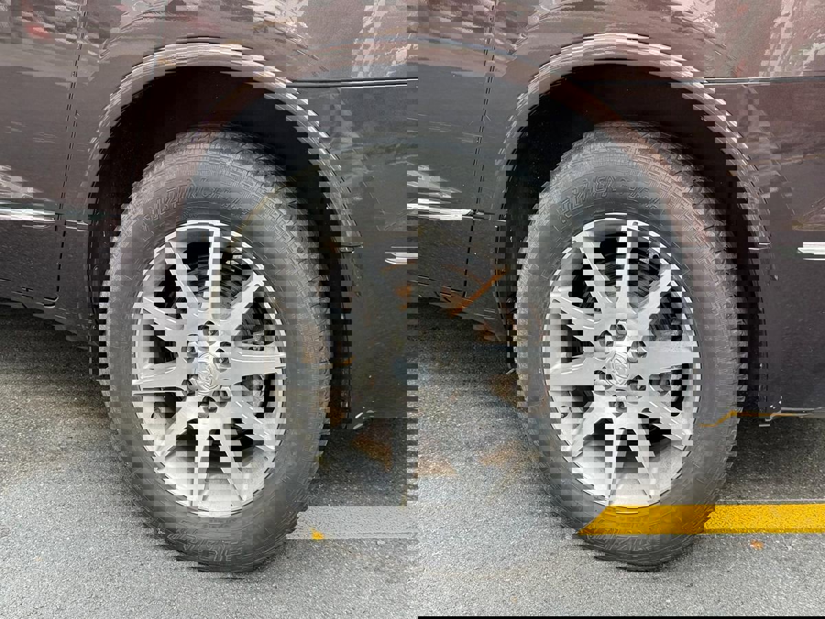 Used 2017 Buick Enclave Leather image 12