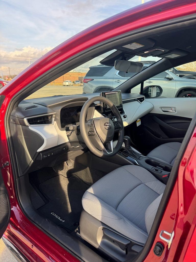 Used 2026 Toyota Corolla SE image 8