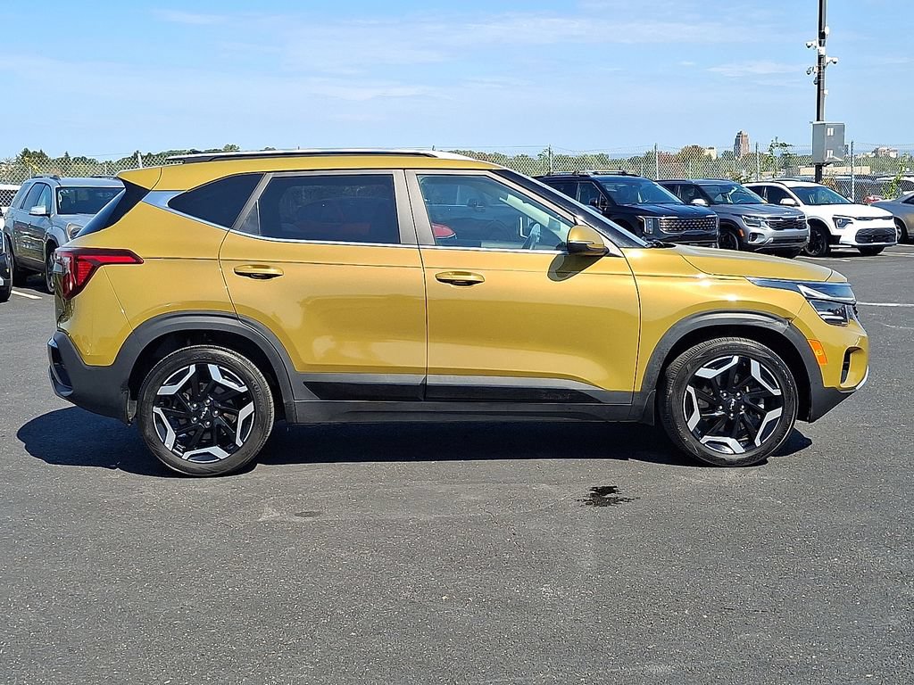 Certified 2024 Kia Seltos SX w/ SX Sunroof Package AWD/4WD image 7