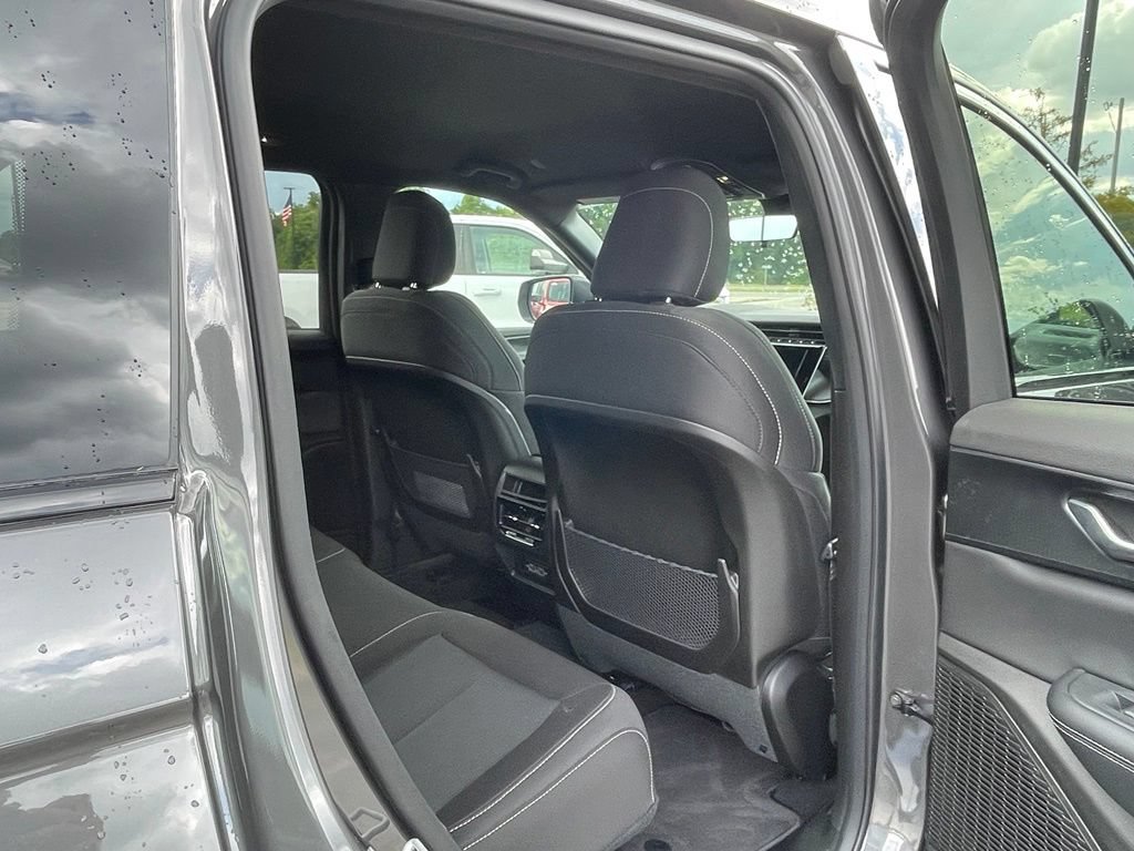 Certified 2026 Jeep Grand Cherokee Laredo RWD image 43