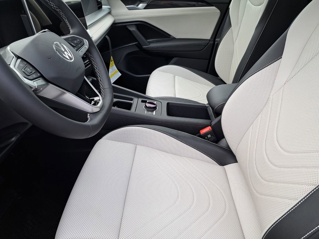 New 2026 Volkswagen Tiguan SE FWD image 19