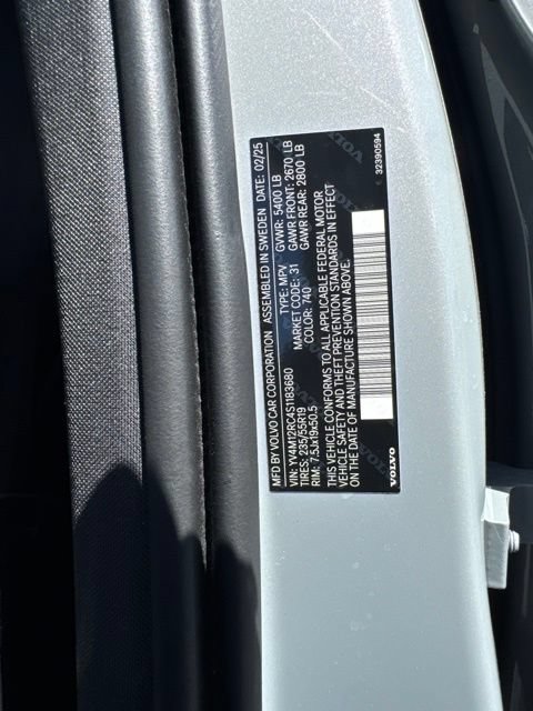 Certified 2025 Volvo XC60 B5 Plus AWD/4WD image 28