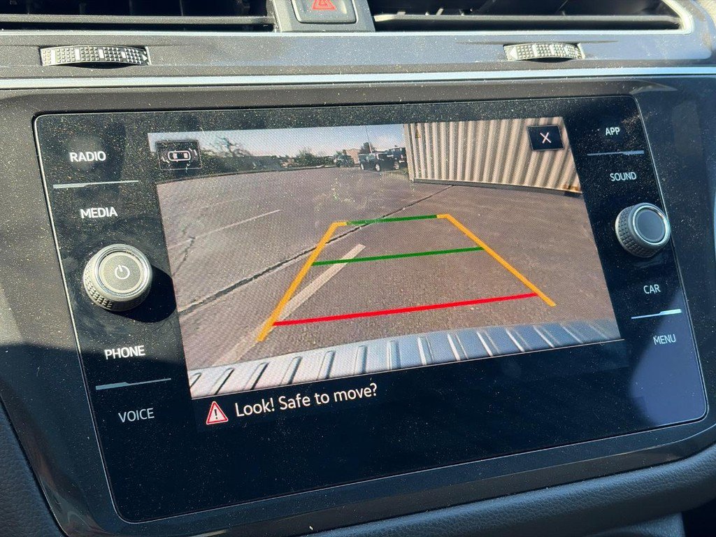 Used 2024 Volkswagen Tiguan SE w/ Panoramic Sunroof Package image 26