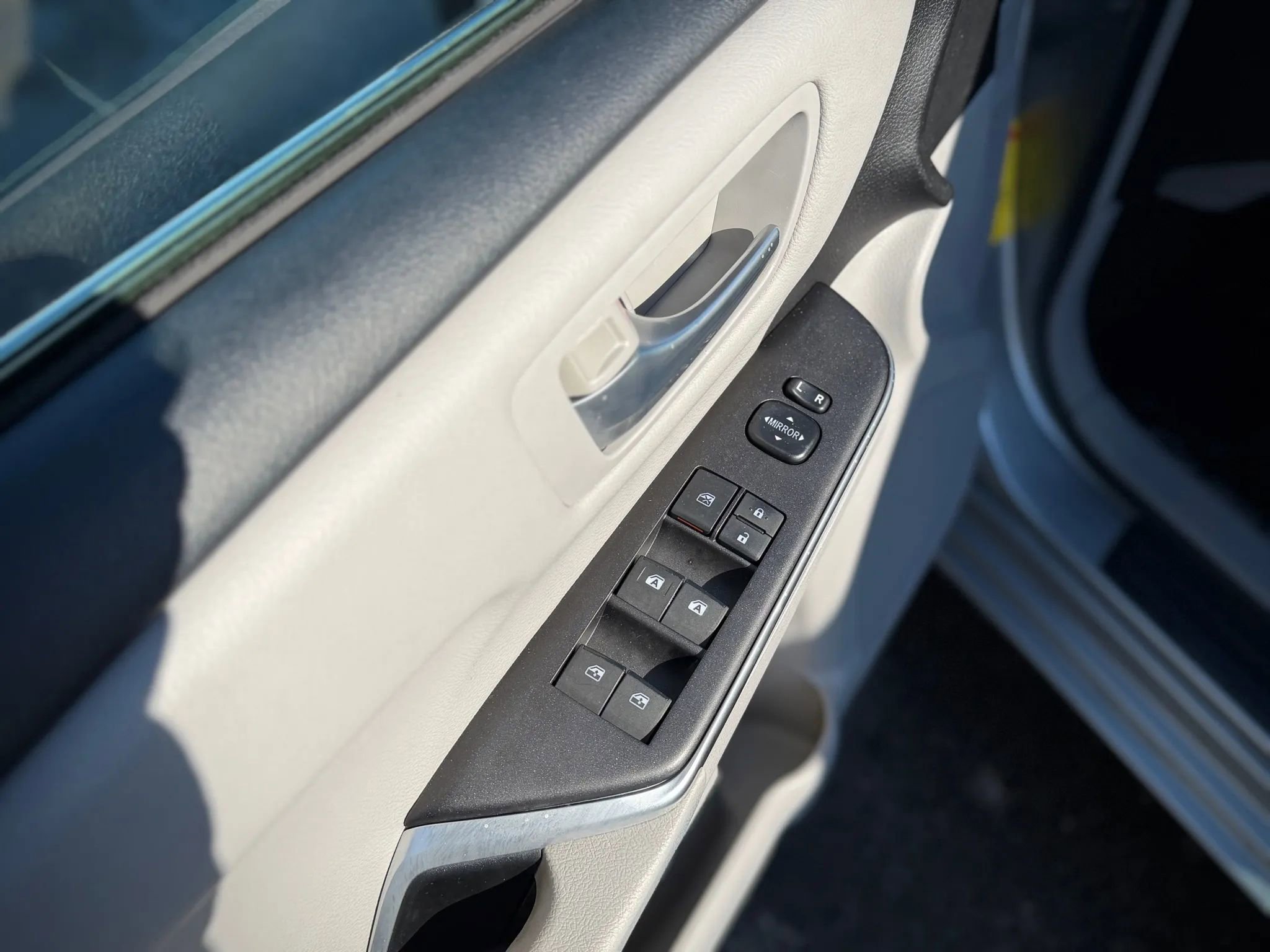 Used 2017 Toyota Camry LE FWD image 9