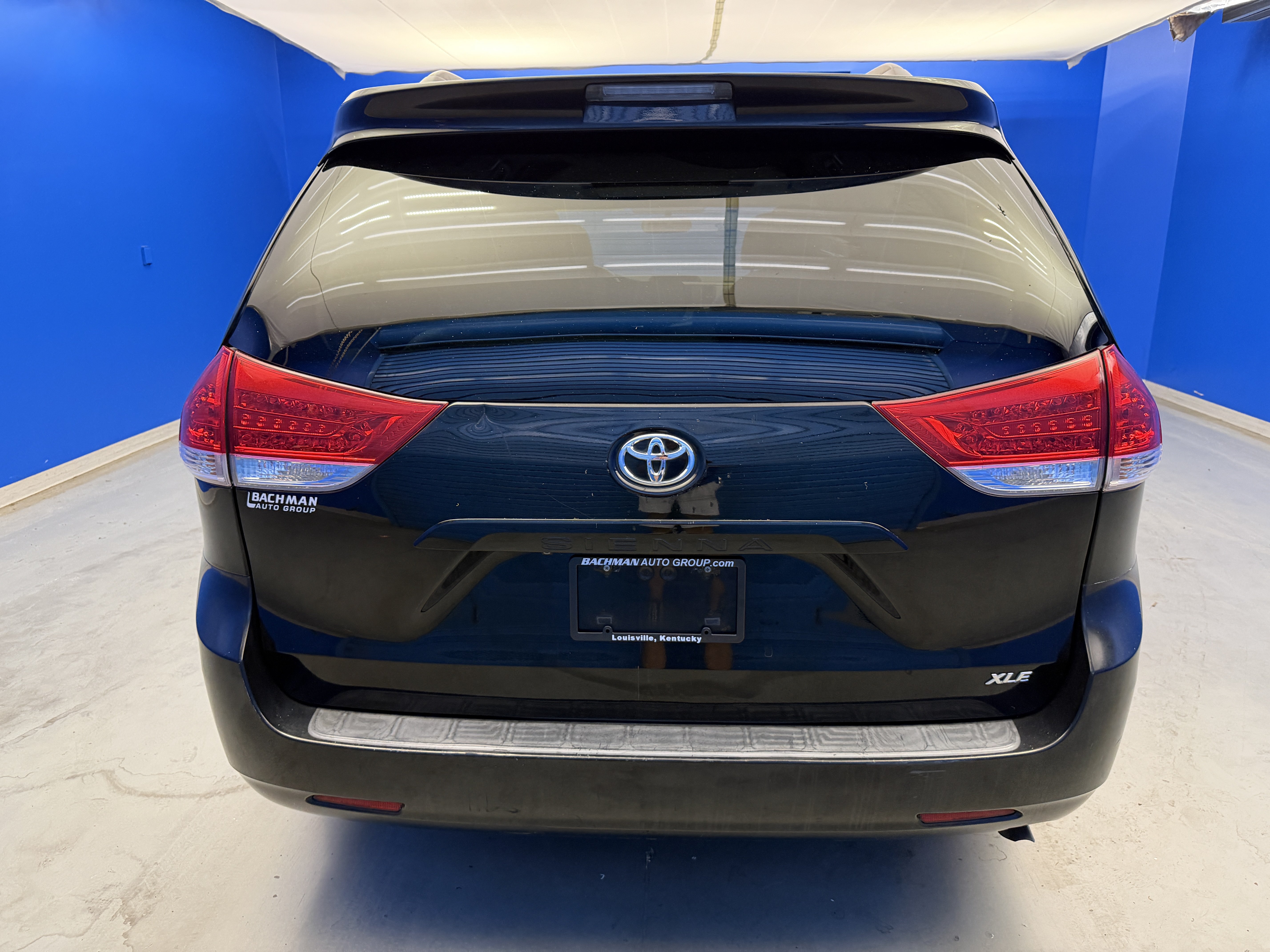 Used 2011 Toyota Sienna XLE FWD image 6