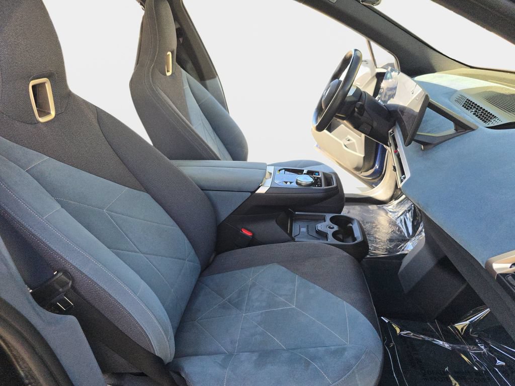 Used 2025 BMW iX xDrive50 AWD/4WD image 12