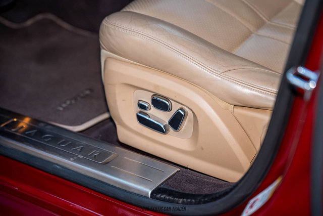 Used 2012 Jaguar XJ image 28