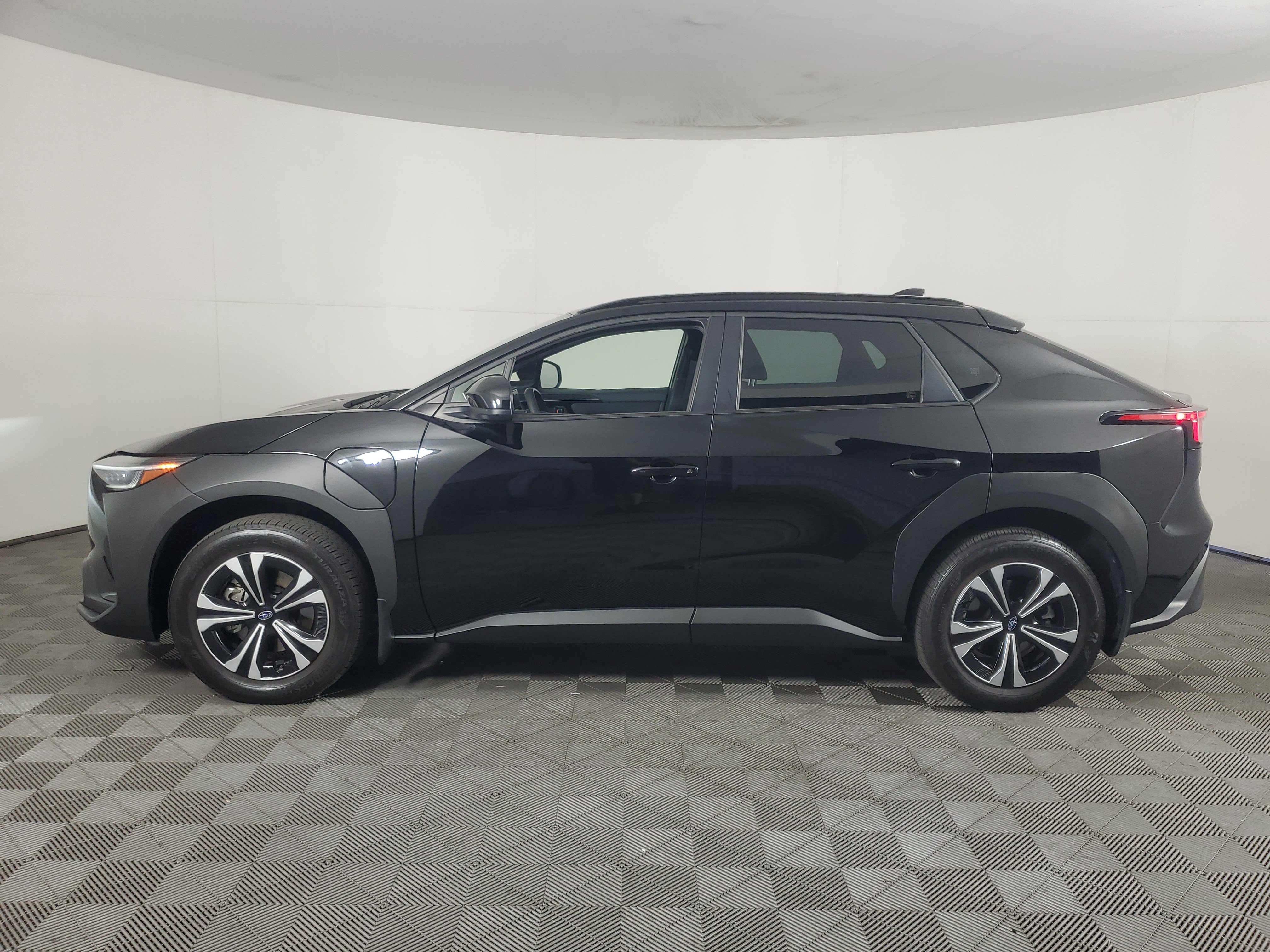 Used 2024 Subaru Solterra AWD/4WD image 7