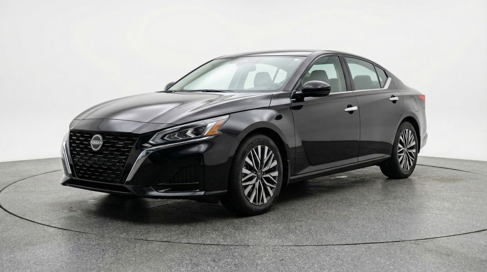 Used 2025 Nissan Altima 2.5 SV image 3