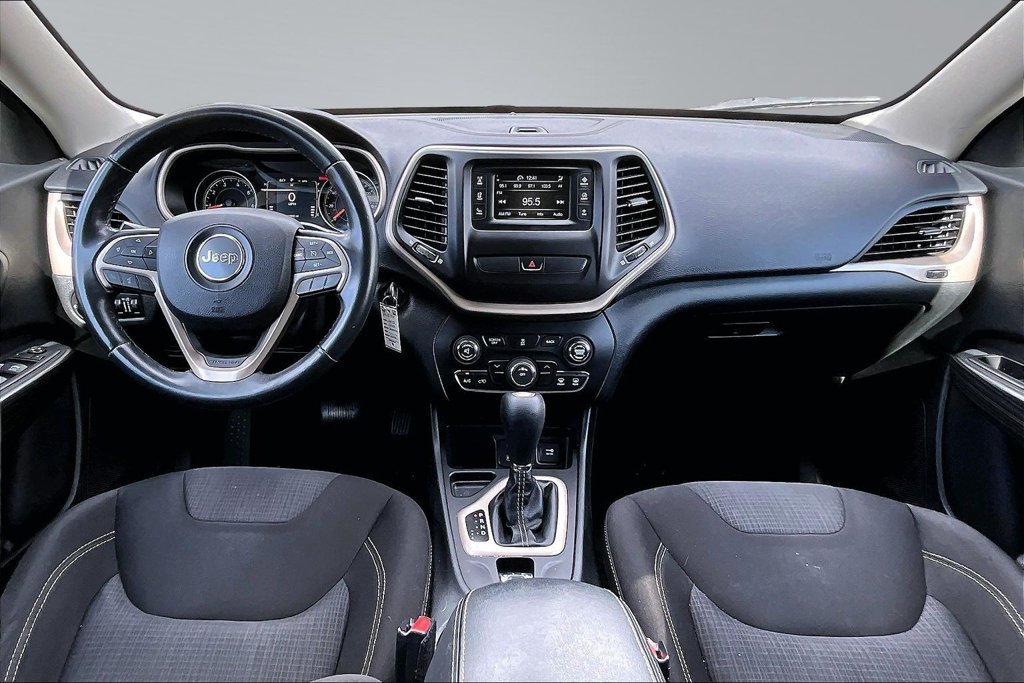 Used 2015 Jeep Cherokee Latitude FWD image 9
