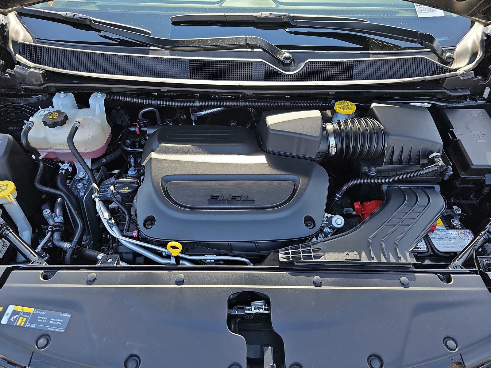 Used 2025 Chrysler Pacifica Select FWD image 40