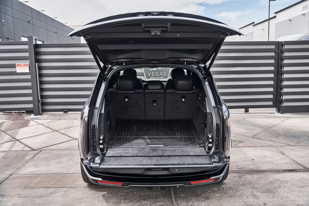 Used 2025 Land Rover Range Rover SE AWD/4WD image 14