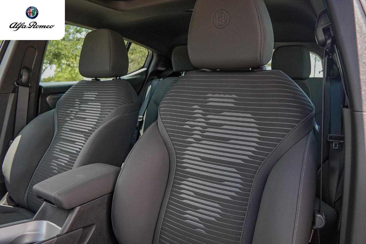 New 2025 Alfa Romeo Tonale image 10