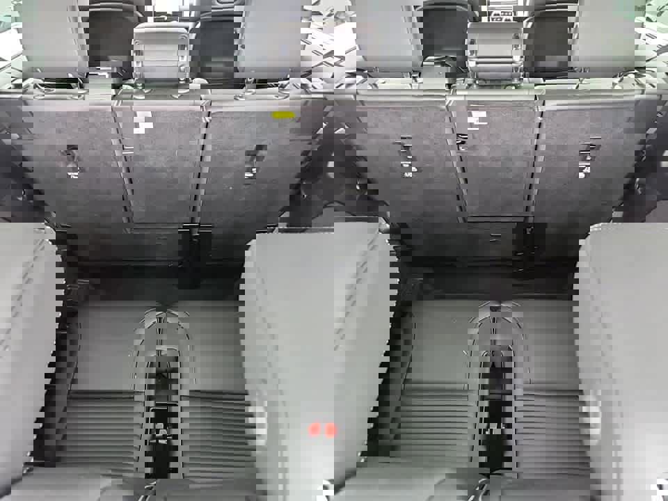 Used 2023 Land Rover Discovery S R-Dynamic image 18