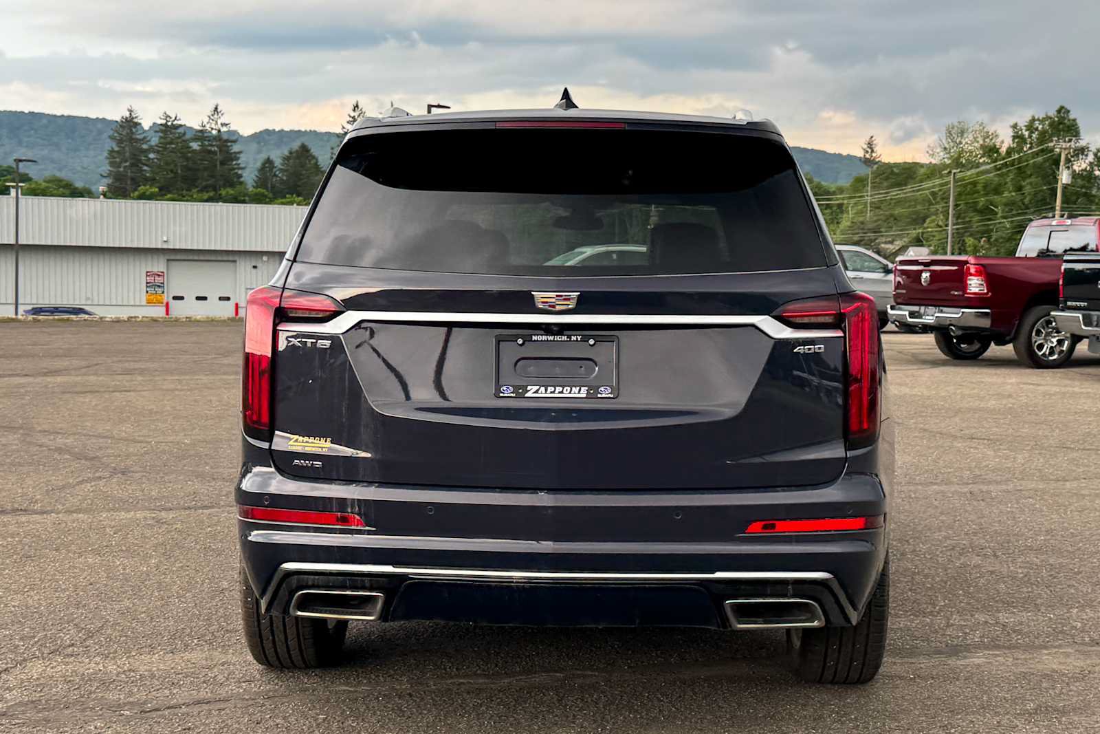 Used 2025 Cadillac XT6 Premium Luxury AWD/4WD image 4