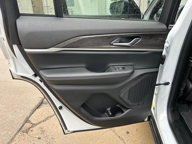 New 2025 Jeep Grand Cherokee Limited image 9