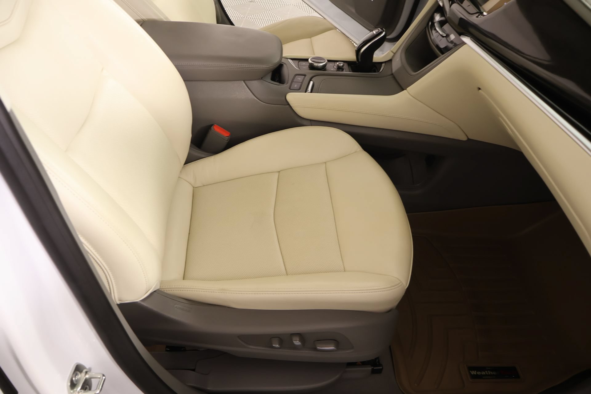 Used 2025 Cadillac XT6 Premium Luxury w/ Technology Package FWD image 15