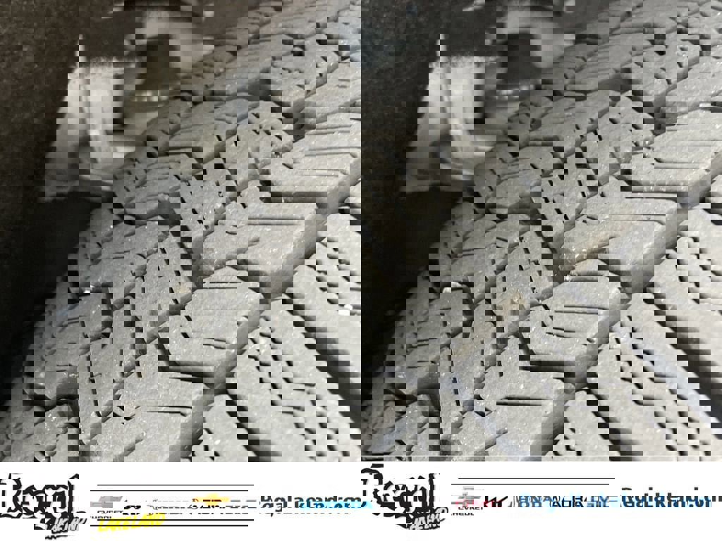 Used 2025 Nissan Rogue SV image 39