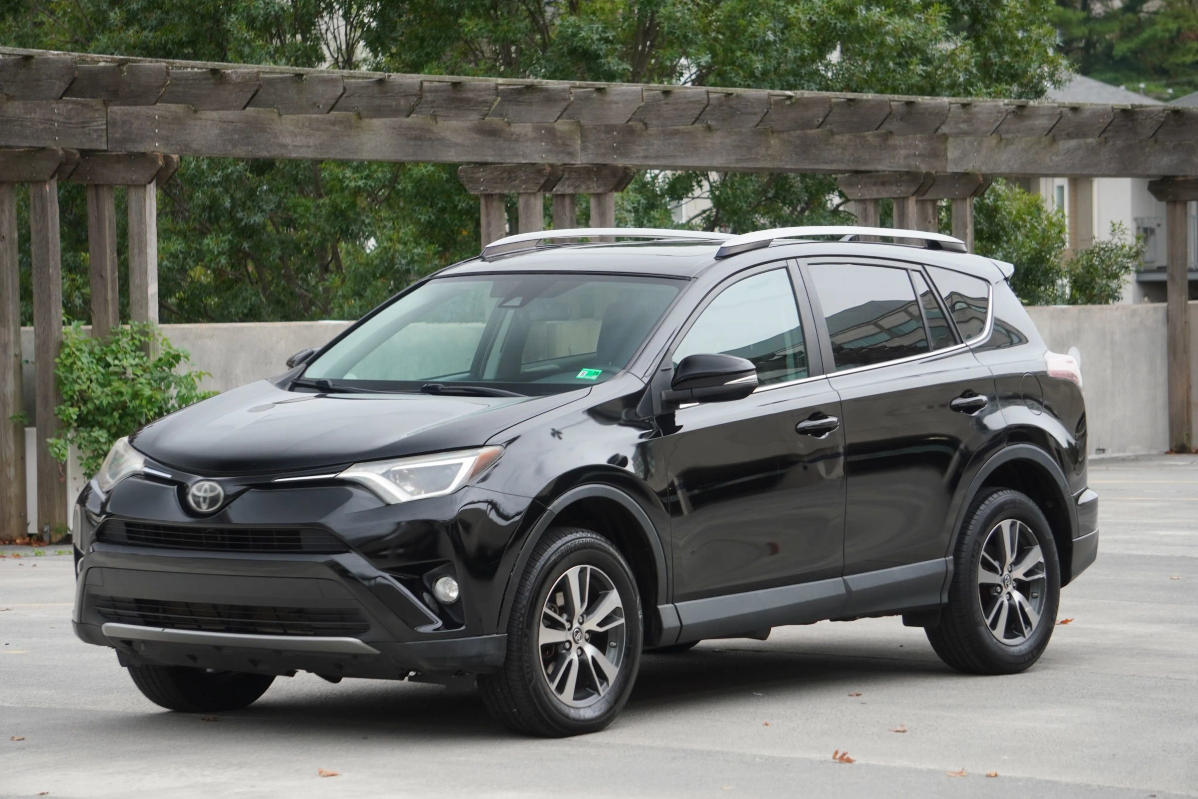 Used 2017 Toyota RAV4 XLE image 4