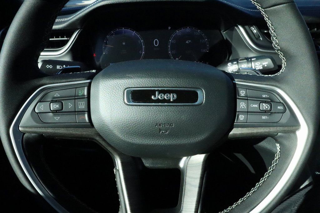 New 2025 Jeep Grand Cherokee L Limited AWD/4WD image 3