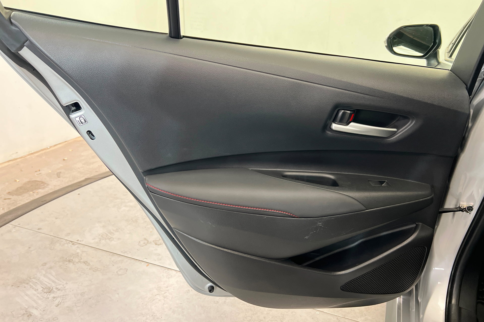 Used 2023 Toyota Corolla SE w/ SE Premium Package image 19