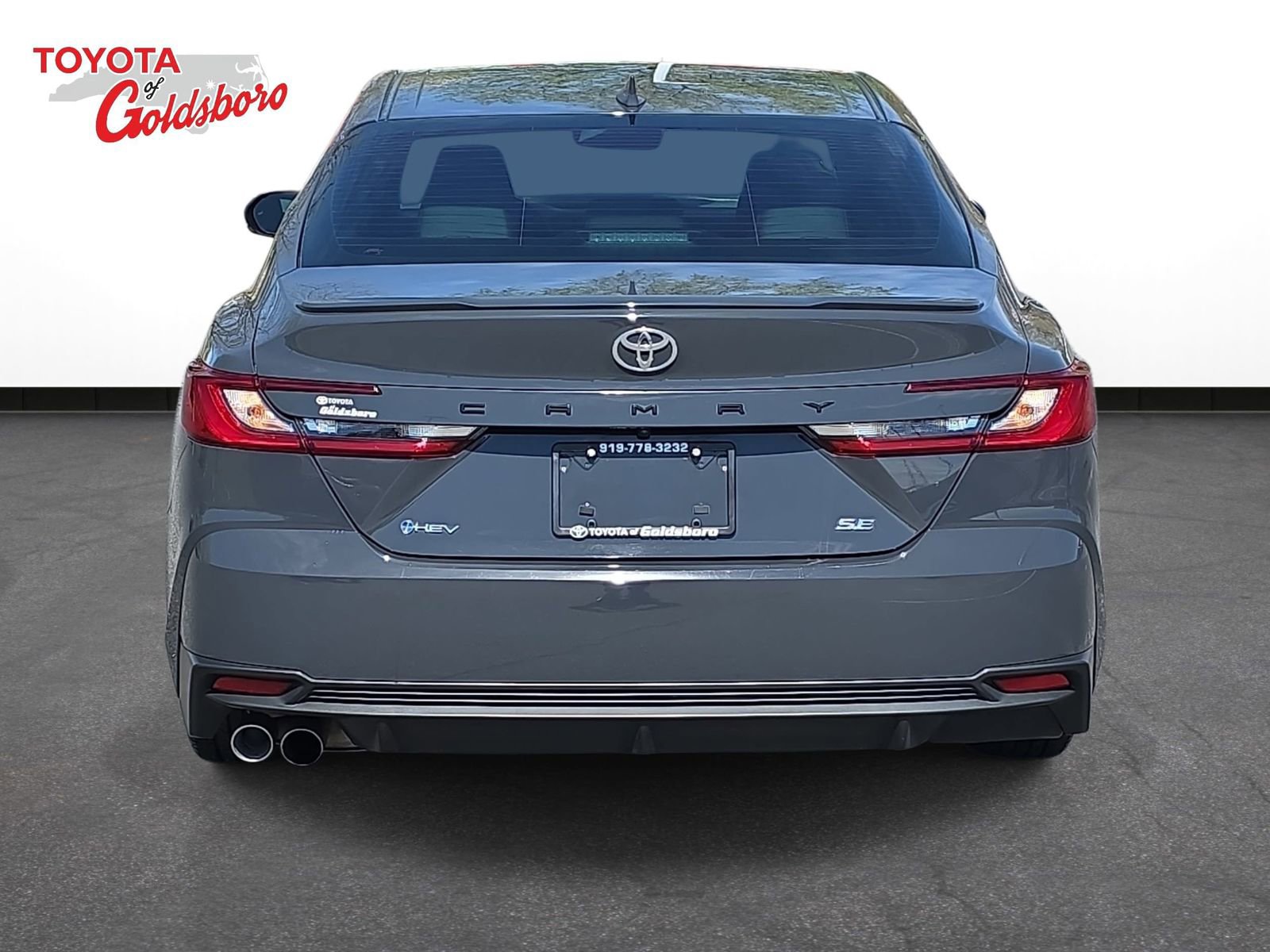 Used 2025 Toyota Camry SE image 6