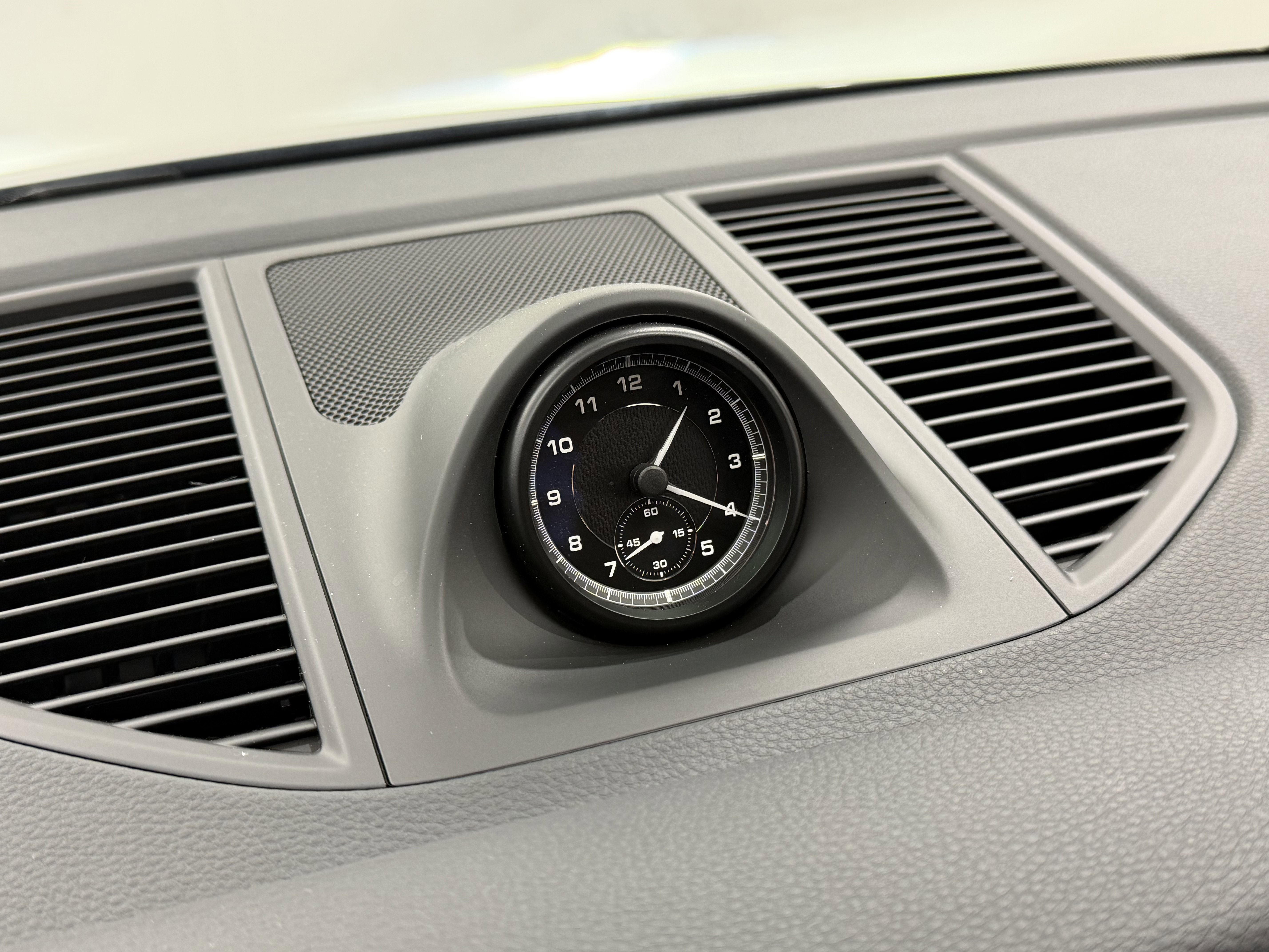 Certified 2025 Porsche Macan image 56