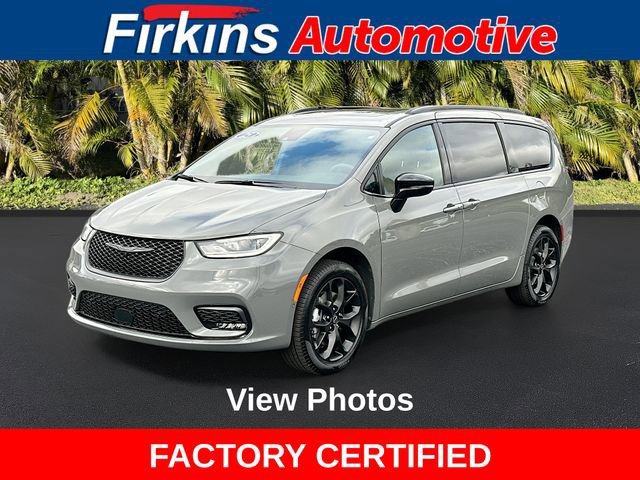 Used 2025 Chrysler Pacifica Limited w/ Uconnect Theater Family Group AWD/4WD image 1