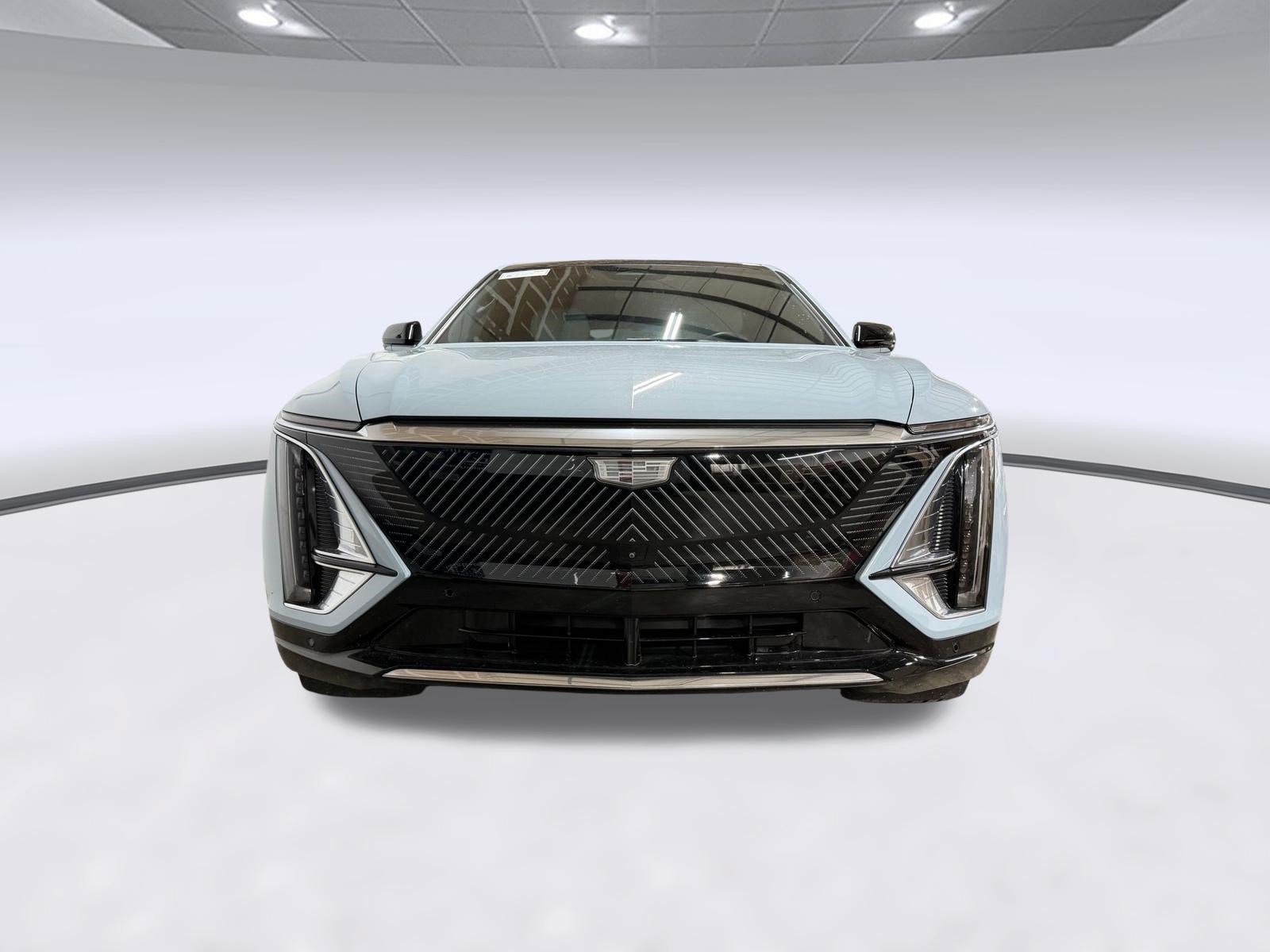 Certified 2024 Cadillac Lyriq Luxury AWD/4WD image 4