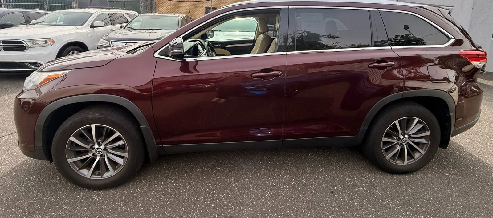 Used 2019 Toyota Highlander XLE image 8