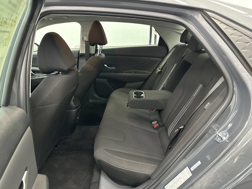 Used 2025 Hyundai Elantra SEL FWD image 19