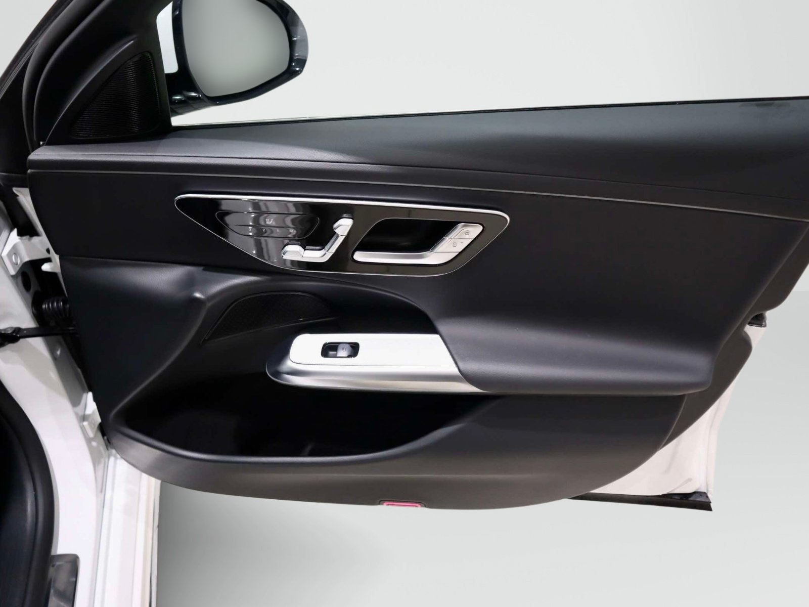 Used 2025 Mercedes-Benz E 350 Sedan w/ Winter Package image 15