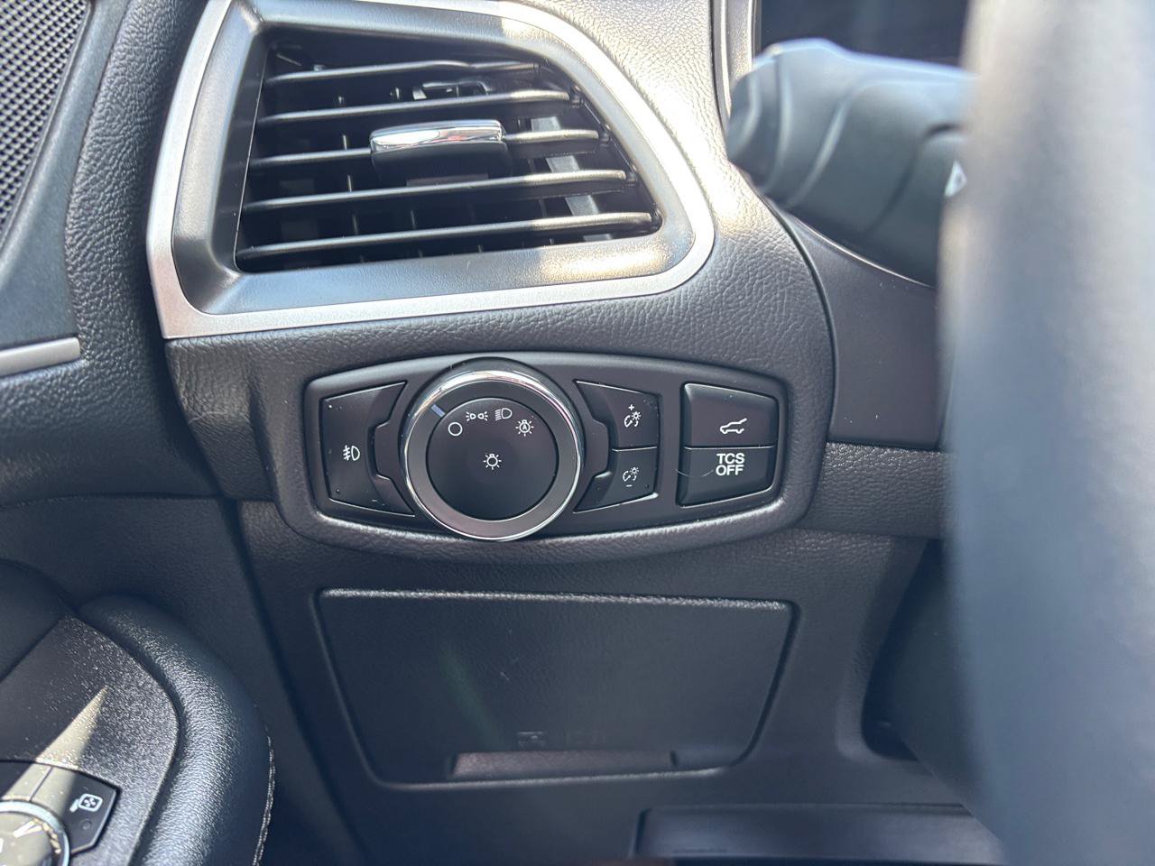 Used 2024 Ford Edge SEL w/ Convenience Package AWD/4WD image 16