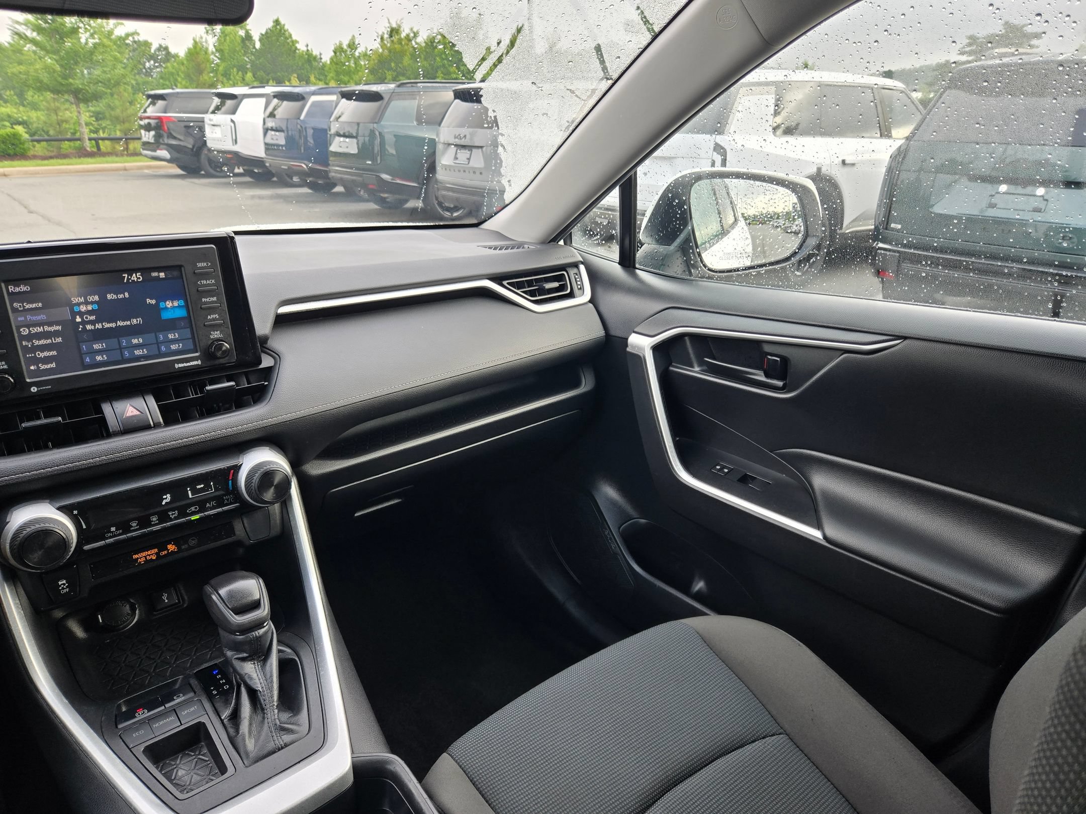 Used 2021 Toyota RAV4 LE FWD image 11