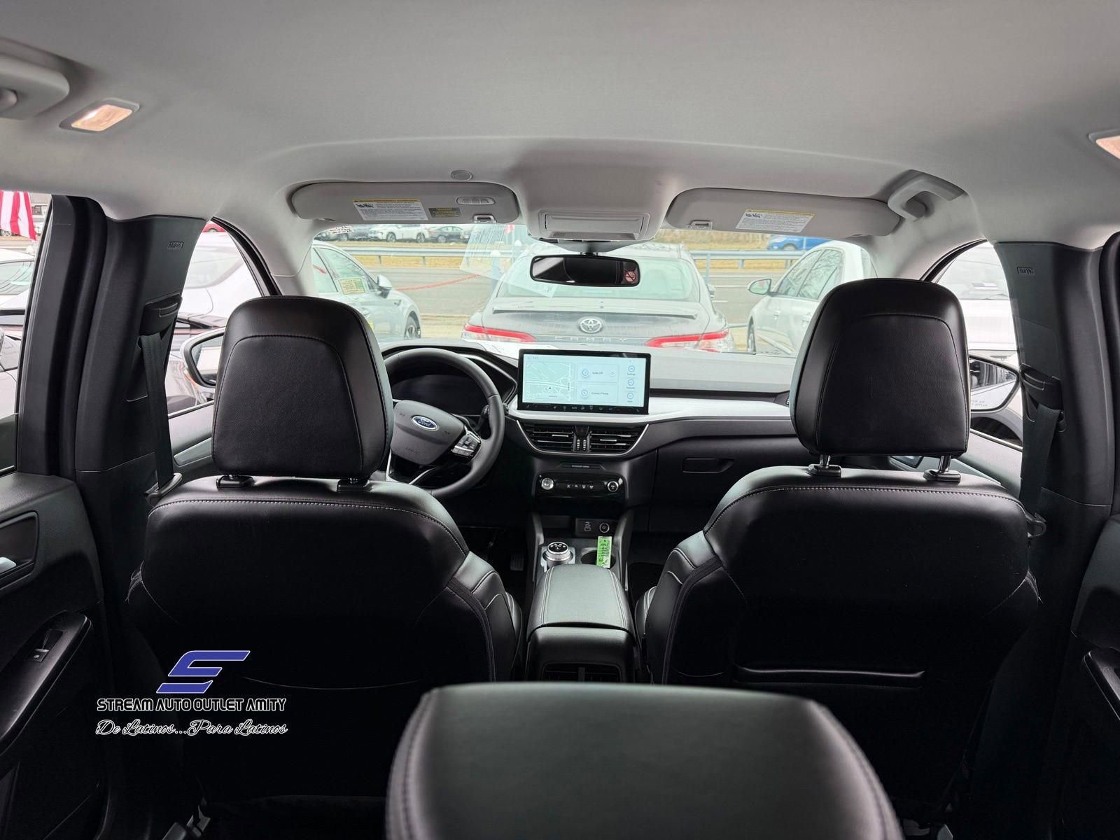 Used 2025 Ford Escape Platinum image 10