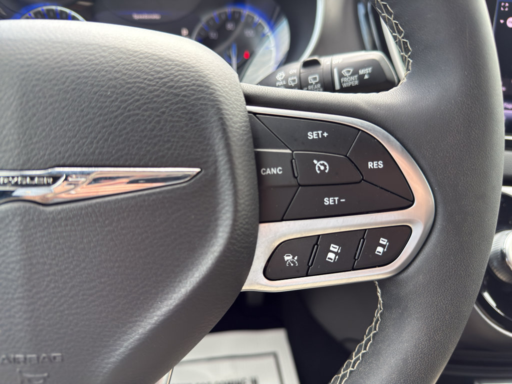 Used 2025 Chrysler Pacifica Select FWD image 19