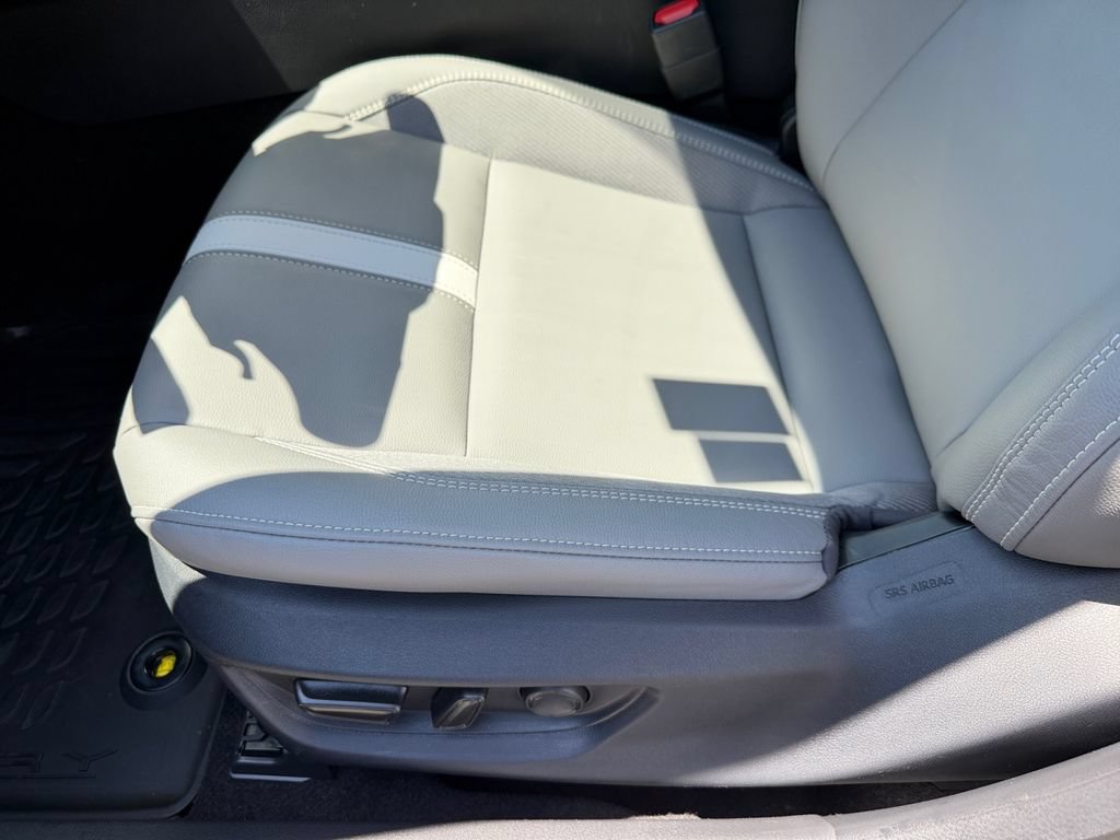 Used 2026 Toyota Camry SE FWD image 25