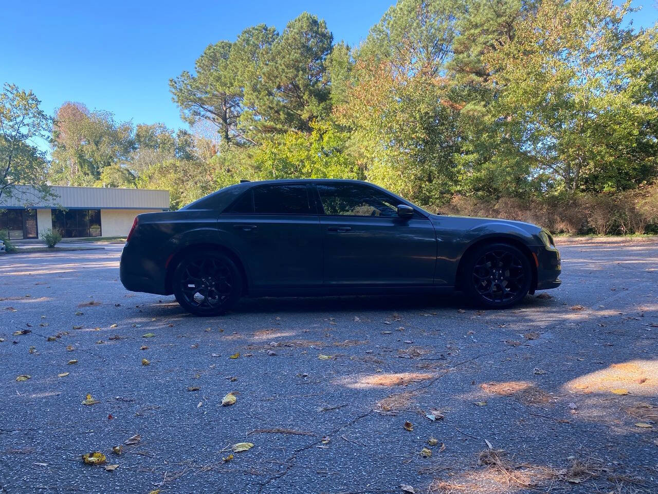 Used 2019 Chrysler 300 S image 4