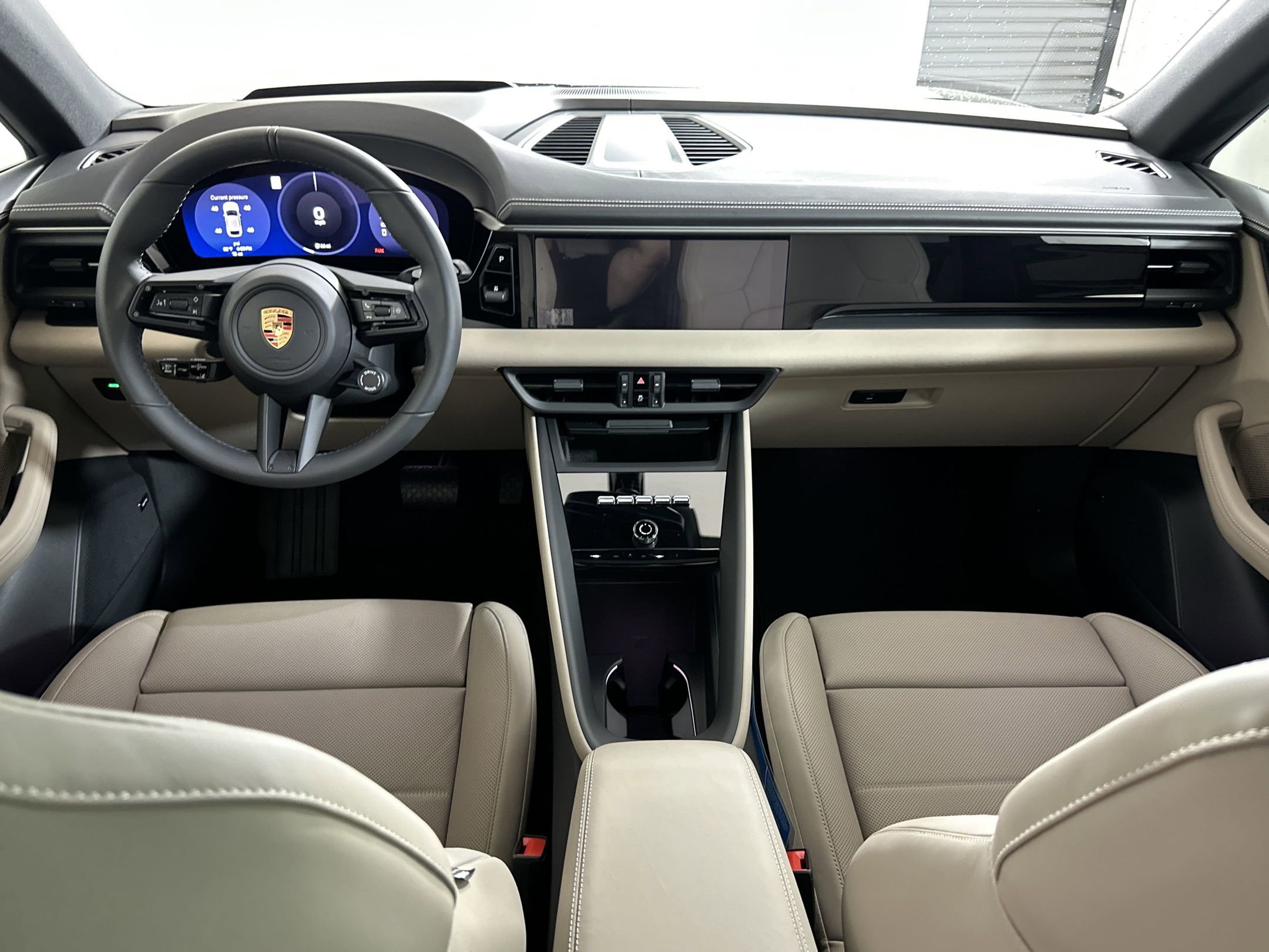 Used 2025 Porsche Macan 4 Electric image 19